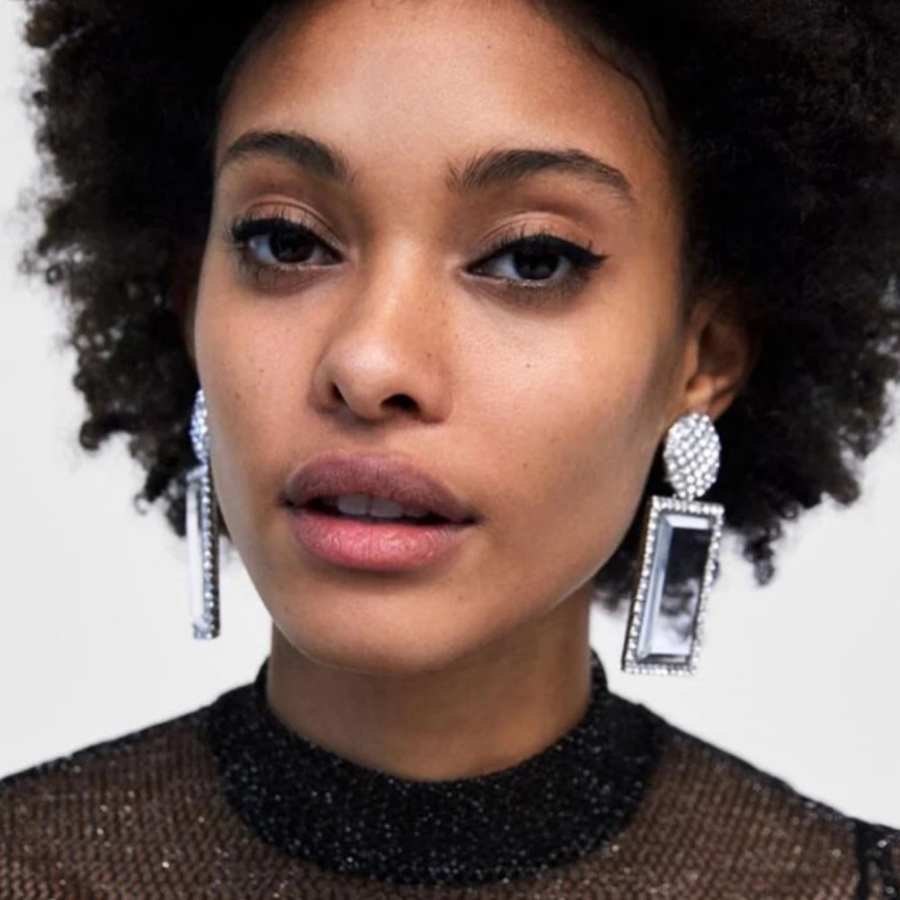 Fabulous Silver Rhinestone Earrings - Picture 5 of 8